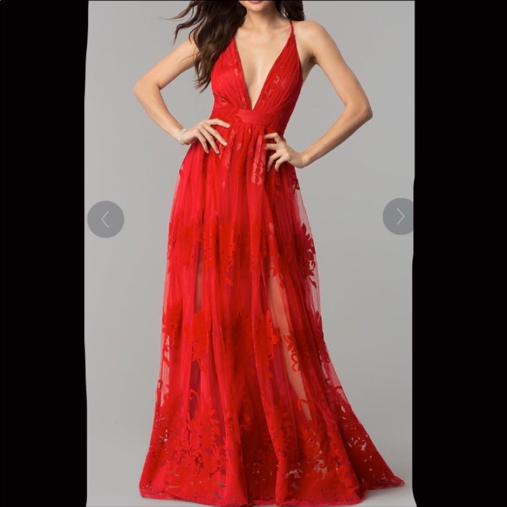 EXCELLENT CONDITION Red Adjustable Strap Prom Dres